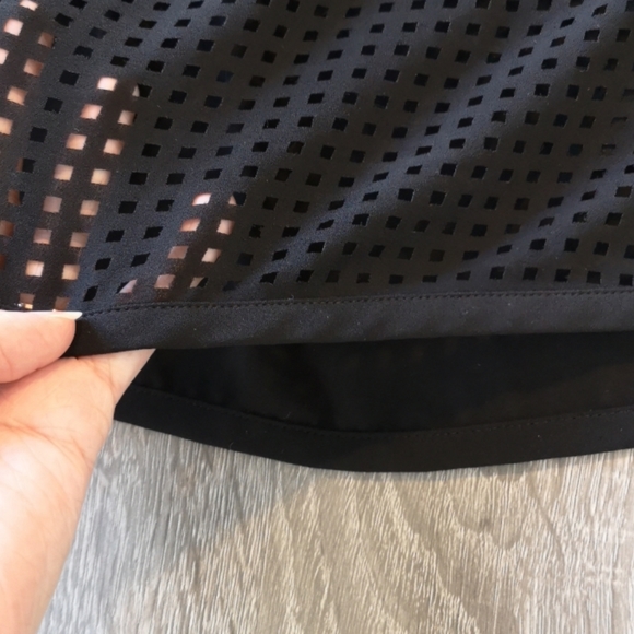 🏷️🍌 Banana Republic Black lazercut blouse - Picture 4 of 8